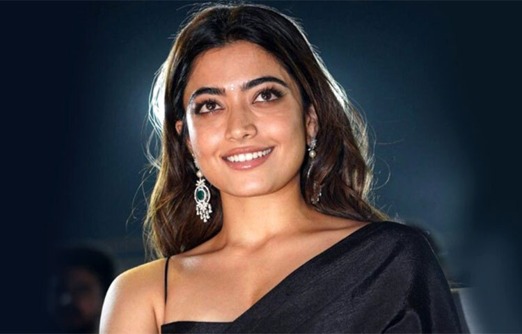 সবসময় হয়তো সম্ভব হয় না বাইরের কিছু মানুষের অহেতুক আক্রমণ উপেক্ষা করে নিজের মনের সঙ্গে ক্রমাগত যুদ্ধ করে ভালো থাকা। দিনের পর দিন কটাক্ষের কারণে রেশমিকা মানসিক অবসাদে ভুগতে শুরু করেন। ছবি: সংগৃহীত