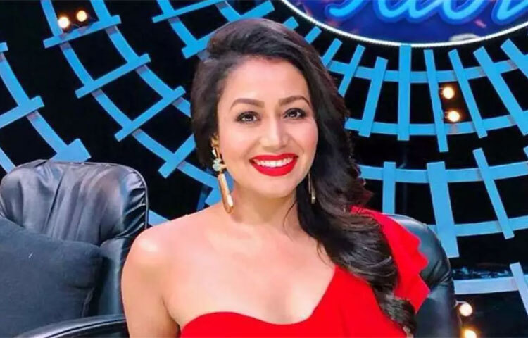 ‘ইন্ডিয়ান আইডল’-এর দ্বিতীয় সিজনে প্রতিযোগী হিসেবে অংশগ্রহণ করেছিলেন নেহা কক্কর। এখন তিনিই সোজা বিচারকের আসনে। দ্বাদশ সিজনের পর্ব প্রতি তিনি পাঁচ লাখ রুপি পারিশ্রমিক পান। ছবি: সংগৃহীত