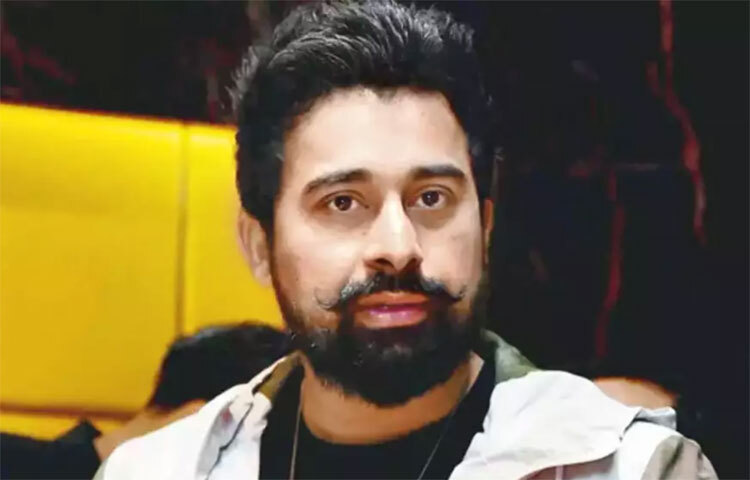 একাধারে ভিডিও জকি ও অভিনেতা রণবিজয় সিংহ শো পরিচালনা করেন দারুণ নৈপুণ্যে। কিন্তু ‘রোডিজ রেভলিউশন’-এ বিচারকের আসনে তিনি আলাদাভাবে নজর কেড়েছেন। জানা যায়, রণবিজয় ‘রোডিজ রেভলিউশন’ শো-এর পর্ব প্রতি ১২ লাখ রুপি পারিশ্রমিক নেন। ছবি: সংগৃহীত