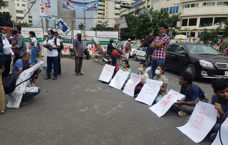 সোমবার (৫ অক্টোবর) বেলা ১১টায় বাংলাদেশ ছাত্র অধিকার পরিষদ ও প্রগতিশীল ছাত্রজোটের আহ্বানে শাহবাগ জাতীয় জাদুঘরের সামনে গণঅবস্থান কর্মসূচির ডাক দেয়া হয়।