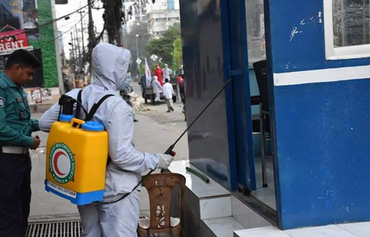 এই কার্যক্রমে উপস্থিত ছিলেন সিটি ইউনিটের কার্যকরী পর্ষদ সদস্য সাফকাত জাহান, সিটি রেড ক্রিসেন্টের ইউনিট লেভেল অফিসার মুহাম্মদ ইয়াহইয়া বখতিয়ার ও যুব রেড ক্রিসেন্ট, চট্টগ্রামের ক্রীড়া ও প্রকাশনা বিভাগীয় প্রধান কৃষ্ণ দাশ সহ ২০ জন যুব স্বেচ্ছাসেবক অংশগ্রহণ করে। এ কার্যক্রমটি চলমান থাকবে।