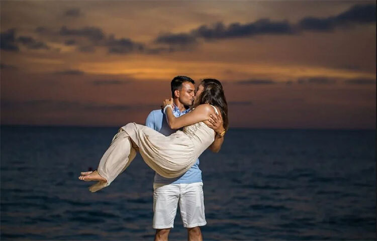 একসঙ্গে থাকলে একটু-আধটু কথার কাটাকাটি হতেই পারে। তবে যেকোনো সমস্যার পেছনে প্রকৃত কারণ জানা খুবই গুরুত্বপূর্ণ এবং তাই কথা বলে সব ধরনের সমাধান করুন। এতে সম্পর্ক দীর্ঘস্থায়ী হয়। ছবি: সংগৃহীত