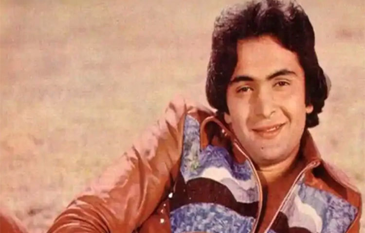 বলিউডের দ্য গ্রেট কাপুর পরিবারের সন্তান তিনি। অভিনয় ছিল তার রক্তে। ১৯৫২ সালের ৪ সেপ্টেম্বর মুম্বইয়ে জন্ম তার। তার পুরো নাম ঋষি রাজ কাপুর । বাবা রাজ কাপুর আর মা কৃষ্ণা রাজ কাপুর। পিতামহ পৃথ্বীরাজ কাপুর। এই পরিবারে যাঁর জন্ম তিনি যে বিনোদন জগতের এক অন্যতম নক্ষত্র হবেন, তা বলার অপেক্ষা রাখে না ।