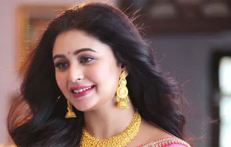 বিজ্ঞাপনী সংস্থার সঙ্গে চুক্তি থেকে শুরু করে পূজায় পরিবারের সঙ্গে সময় কাটানো এসব একা হাতে সামলাতে সত্যিই বহুমুখী কাজের পারদর্শী অভিনেত্রী ঋতাভরী চক্রবর্তী। সম্প্রতি তিনি পূজা পরিকল্পনার কথা ভাগ করে নিলেন ভক্তদের সঙ্গে। ছবি: সংগৃহীত