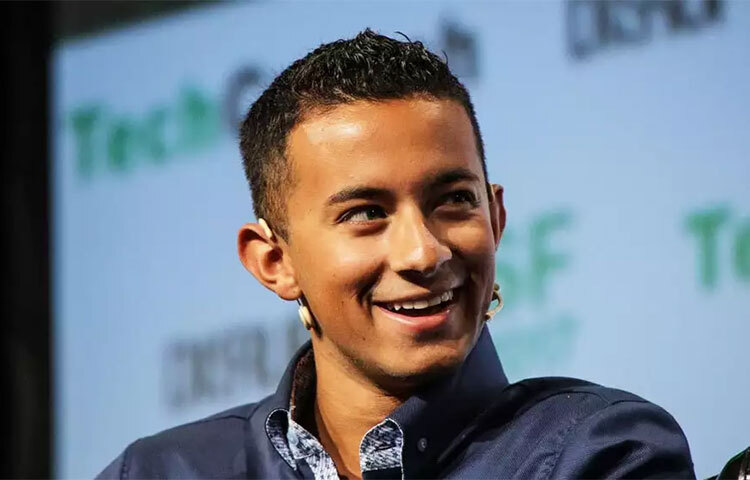 একাদশ স্থানের অধিকারী অ্যালেক্স রড্রিগেজ। ‘এমবার্ক টেকনোলজি’ সংস্থার সিইও অ্যালেক্স প্রতি বছর ২৫২ মিলিয়ন ডলার বেতন পান, বাংলাদেশি মুদ্রায় যার মূল্য আনুমানিক ২৪০৯.৯৮ কোটি টাকা। ছবি: সংগৃহীত