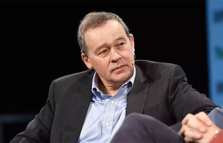 টিম কুকের পরেই রয়েছেন ‘লুসিড’ সংস্থার সিইও পিটার রলিনসন। বাংলাদেশি মুদ্রায় পিটারের বার্ষিক বেতন ৫৫১১.৪৪ কোটি টাকা। ছবি: সংগৃহীত