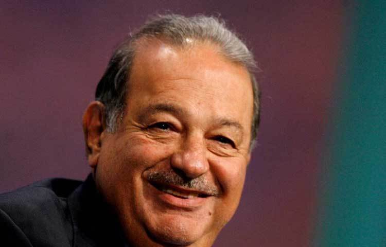 লাতিন আমেরিকার ধনীতম ব্যক্তি কার্লোস ¯িøম হেলু আছেন এই তালিকার নবম স্থানে। ২০১০ থেকে ২০১৩ অবধি ফোর্বস এর তালিকায় তিনি ছিলেন বিশ্বের ধনীতম ব্যক্তি। বর্তমানে তার সম্পত্তির পরিমাণ ছয় হাজার ৪১০ কোটি ডলার।