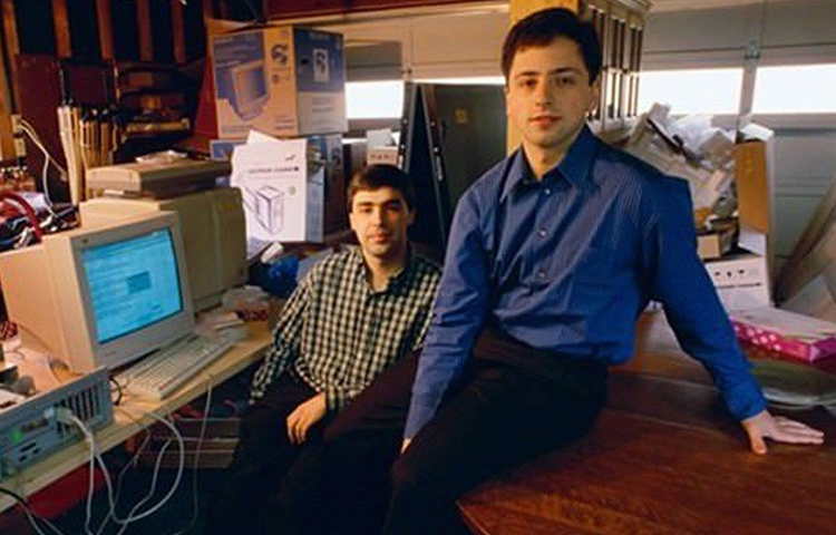 ফোর্বস তালিকায় দশম ও একাদশ স্থানে আছেন যথাক্রমে ল্যারি পেজ এবং সের্গেই ব্রিন। তাদের সম্পত্তির পরিমাণ যথাক্রমে ৫ হাজার ৯৬০ কোটি ডলার এবং ৫ হাজার ৭৫০ কোটি ডলার।