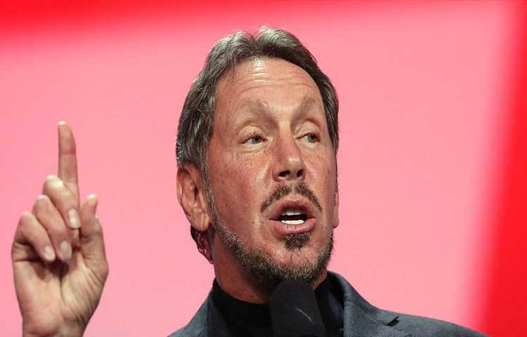 ওরাকল-এর সহ প্রতিষ্ঠাতা ল্যারি এলিসন ২০১০ সালে ছিলেন বিশ্বের ষষ্ঠ ধনী ব্যক্তি। সম্পত্তির পরিমাণ ছিল দু’হাজার আটশো কোটি ডলার। এখন ছয় হাজার সাতশো কোটি ডলারের সম্পত্তি নিয়েও তিনি একধাপ পিছিয়েছেন তালিকায়। রয়েছেন সপ্তম স্থানে।