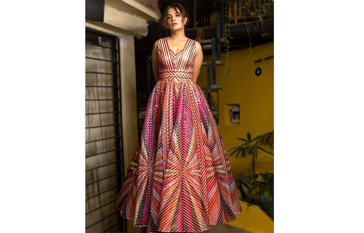 রিচা চাড্ডা বলিউডের জনপ্রিয় নায়িকা। সাহসী চরিত্রেই তাকে বেশি অভিনয় করতে দেখা যায়। এই নায়িকাকে নিয়ে বলিউডে বিভিন্ন ধরনের আলোচনা রয়েছে। সম্প্রতি রিচার এই পোশাক নজর কেড়েছে সকলের। ছবি: সংগৃহীত