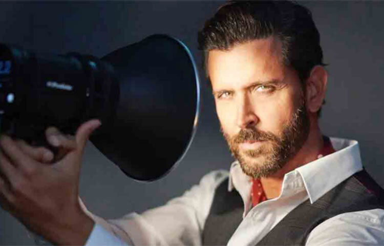 শোনা যায়, সিদ্ধার্থের চরিত্রে পরিচালক রাকেশ ওমপ্রকাশ মেহরার প্রথম পছন্দ ছিলেন হৃতিক। তবে আমিরের তুলনায় ছোট্ট অথচ গুরুত্বপূর্ণ চরিত্র হলেও তাতে রাজি হননি তিনি। যদিও বক্স অফিসে তুমুল সফল হয়েছিল ‘রং দে বসন্তী’। ছবি: সংগৃহীত