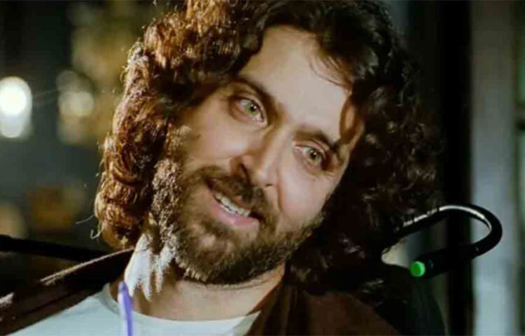 আশুতোষের ‘যোধা আকবর’ করার পর আরও একটি পিরিয়ড ড্রামায় মন দিতে চাননি বলে দাবি করেছিলেন হৃতিক। অন্য দিকে, হৃতিককে এ ছবির অফার দিলেও একটি টেলিভিশন শোয়ে রাজামৈলীর পাল্টা দাবি ছিল যে বাহুবলীর চরিত্রে একমাত্র প্রভাসের কথাই মাথায় ছিল তার। ছবি: সংগৃহীত