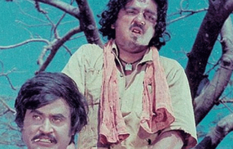 বাস কন্ডাক্টরের চাকরি করার সময় রজনীকান্ত কবি ও লেখক টপি মুনিয়াপ্পার পৌরাণিক কাহিনিতে অভিনয়ের সুযোগ পান। সে সময়ই তিনি অভিনয়টা আরও ভালো করে শেখার জন্য মাদ্রাজ ফিল্ম ইনস্টিটিউটে ভর্তি হন।