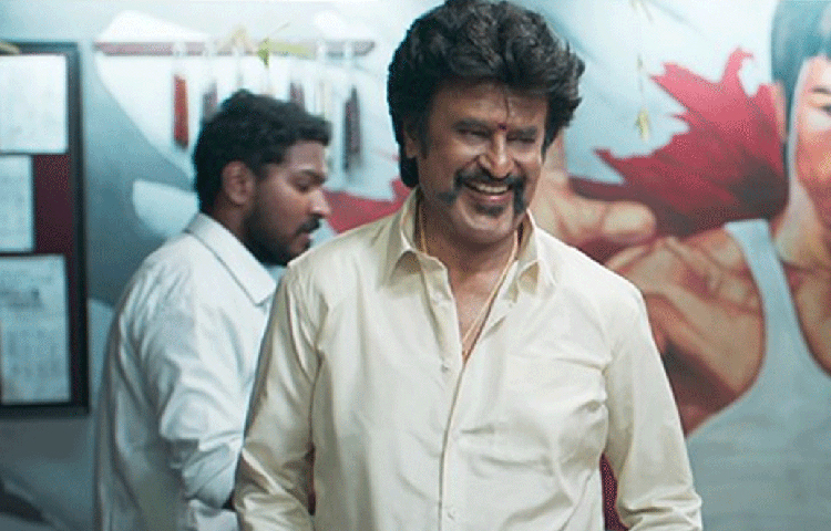 ফিল্ম ইনস্টিটিউটেই তামিল ফিল্ম পরিচালককে বালাচন্দ্রের নজরে পড়ে যান তিনি। তার পরামর্শেই তামিল ভাষা শেখেন রজনীকান্ত। ১৯৭৫ সালেকে বালাচন্দ্রের ফিল্ম ‘অপূর্বা রাগাঙ্গাল’ -এ প্রথম অভিনয় তার।