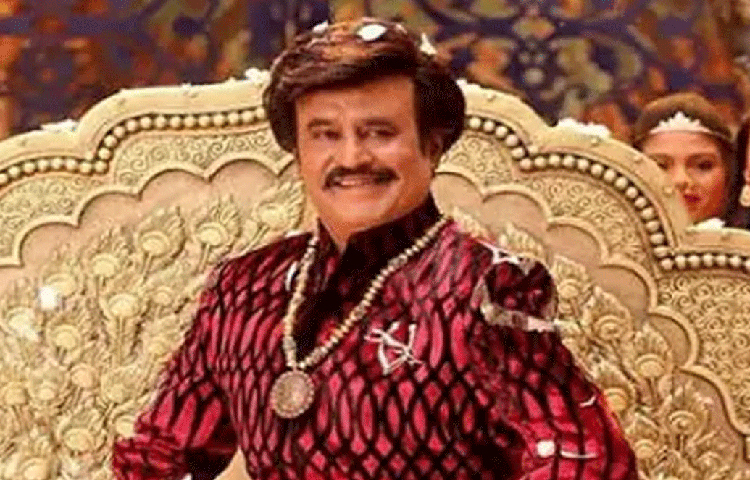 চার ভাইবোনের মধ্যে সবচেয়ে ছোট ছিলেন রজনীকান্ত। ১৯৫৬ সালে রজনীকান্ত যখন সবে ছয় বছরের তার বাবা চাকরি থেকে অবসর নেন। ছয়জনের সংসারে পেনশনের টাকা দিয়ে সংসার চালানো অসম্ভব হয়ে পড়ে বাবা রামোজির।