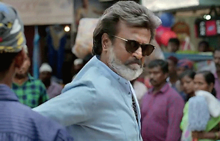 যে রুটের বাসের কন্ডাক্টর ছিলেন রজনীকান্ত, সে বাসটা ধরার জন্যই অনেক সময় পাবলিক অপেক্ষা করতেন। কারণ, রজনীকান্ত বাসের মধ্যেও টিকিট সংগ্রহের সময় নিজের ইউনিক স্টাইল দেখিয়ে যাত্রীদের বিনোদন দিতেন।