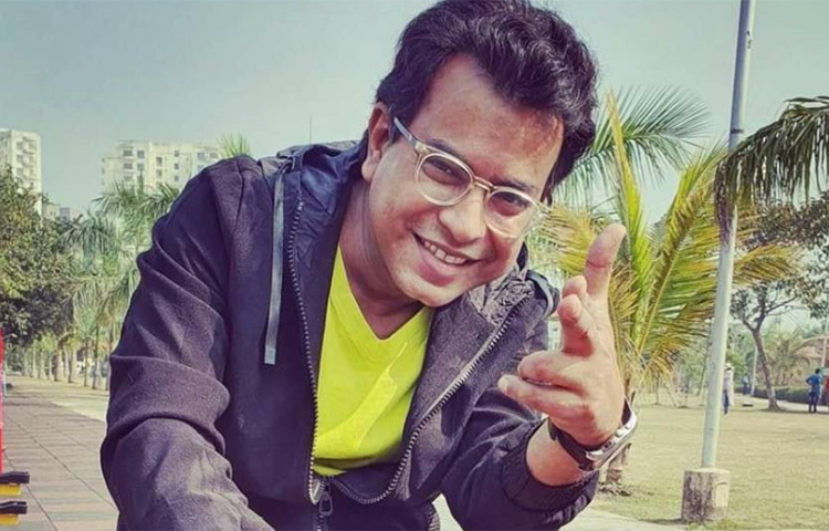 রুদ্রনীল বার বার রাজনৈতিক দল পরিবর্তন করেছেন। এবার বিজেপিতে যোগ দিয়েই পেয়েছেন নির্বাচনে প্রতিদ্বন্দ্বিতার টিকিট। ভবানীপুর থেকে প্রতিদ্বন্দ্বিতা করছেন তিনি। নির্বাচন কমিশনকে হলফনামা দিয়ে জানিয়েছেন সম্পত্তির বিবরণ। ছবি: সংগৃহীত