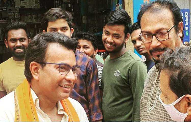 সংগ্রহে থাকা দামি বস্তুর মধ্যে রুদ্রনীল কোনো গয়নার কথা বলেননি। তবে তার কাছে একটি ঘড়ি আছে। যার মূল্য ২৮ হাজার ৪১৫ রুপি। ছবি: সংগৃহীত