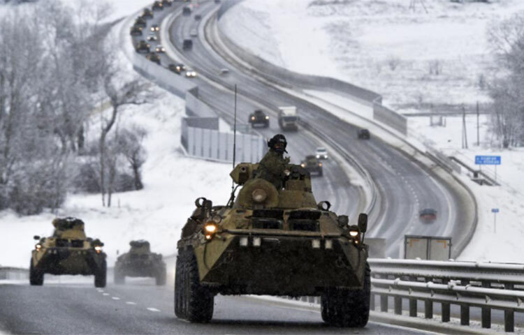 যুদ্ধ পরিস্থিতিতে সুরক্ষিতভাবে সেনা সদস্যদের এক জায়গা থেকে অন্য জায়গায় নিয়ে যেতে সক্ষম ‘রাকুশকা’ সামরিক যান। ছবি: সংগৃহীত