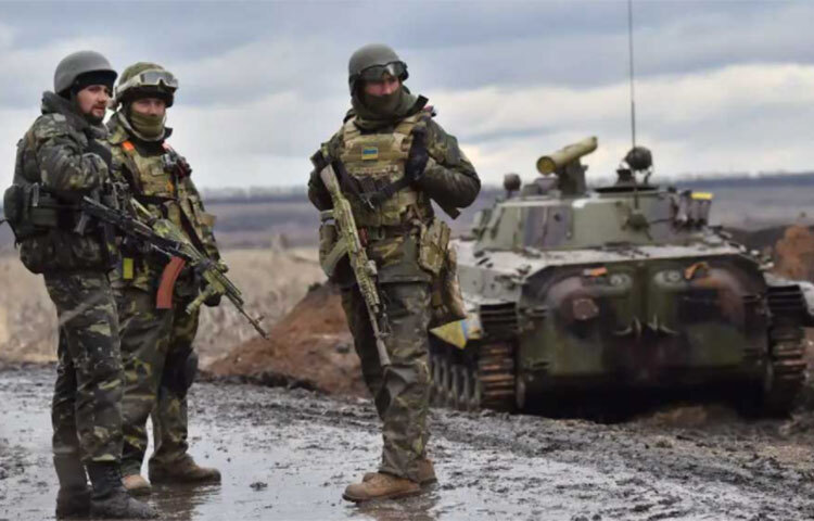 অত্যাধুনিক অস্ত্র দ্বারা সুসজ্জিত সেনা গাড়িটি আকাশ থেকে অবতরণের পর প্যারা ট্রুপার বাহিনীকে এক জায়গা থেকে অন্য জায়গায় যেতে সাহায্য করে। এই সামরিক যান সর্বাধিক ১৩ সেনা সদস্যকে নিয়ে যাতায়াত করতে পারে। এই গাড়িতে ৭.৬ মিলিমিটার গুলি যুক্ত স্বয়ংক্রিয় বন্দুক ছাড়াও স্বয়ংক্রিয়ভাবে ৩০ মিলিমিটারের গ্রেনেড ছোড়ার ব্যবস্থা আছে। ছবি: সংগৃহীত