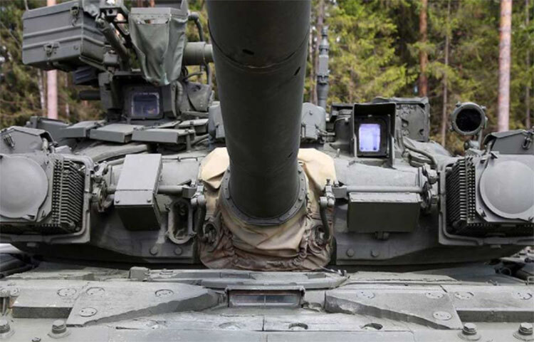 প্রশ্ন হলো, বৃহস্পতিবার ভোর থেকে শুরু হওয়া এই সংঘাতে নিজেদের অস্ত্রভান্ডার থেকে সম্ভব্য কোন কোন সামরিক অস্ত্রসজ্জা নিয়ে ঝাঁপিয়ে পড়তে পারে রাশিয়া? কোন অস্ত্রেরই বা জোর অন্যের থেকে বেশি! ছবি: সংগৃহীত