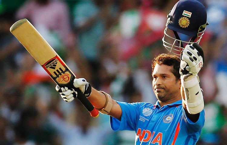 ক্রিকেটের এক বিস্ময়কর পুরুষ হচ্ছেন শচীন টেন্ডুলকার। ক্রিকেট ইতিহাসের সেরা ব্যাটসম্যানদের শীর্ষ তালিকায় রয়েছেন তিনি।