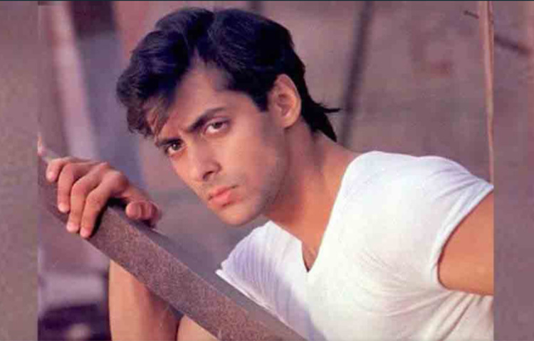 সালমানকে বিয়ের সিদ্ধান্তের পিছনে যে ওপরওয়ালার হাত রয়েছে, তেমনই মনে করতেন সোমি। তার কথায়, সালমানকে স্বপ্নে দেখার পর ওকে বিয়ের করব বলে স্থির করেছিলাম। মনে হয়েছিল, এ ঈশ্বরিক আদেশ। ছবি: সংগৃহীত