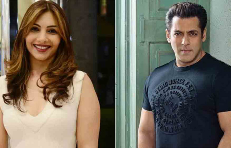 সোমি জানিয়েছেন, নেপালে তাদের ওই কথোপকথনের বছরখানেক পর সালমানের সঙ্গে সম্পর্কের সূত্রপাত। সালটা ১৯৯১। সে সময় সোমির বয়স মাত্র ১৭। নিজের থেকে প্রায় আট বছরের বড় সালমানের সঙ্গে সোমির ‘সম্পর্ক’ টিকেছিল ১৯৯৯ সাল পর্যন্ত। ছবি: সংগৃহীত