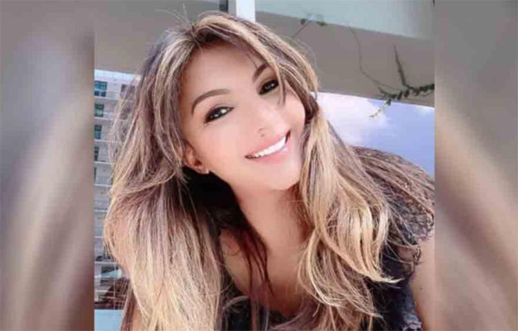 তখনও স্কুলের গণ্ডি পার হননি। এমনকি সালমানকে সামনাসামনিও দেখেননি। সেসময় থেকেই নাকি তার প্রেমে হাবুডুবু খেয়েছেন সোমি। সংবাদমাধ্যমে তিনি বলেন, পরিবার আর সকলের মতো আমিও হিন্দি ফিল্মের পোকা ছিলাম। স্কুলে পড়ার সময় সালমান খানের ‘ম্যায়নে প্যায়ার কিয়া’ দেখেছিলাম। ছবি: সংগৃহীত