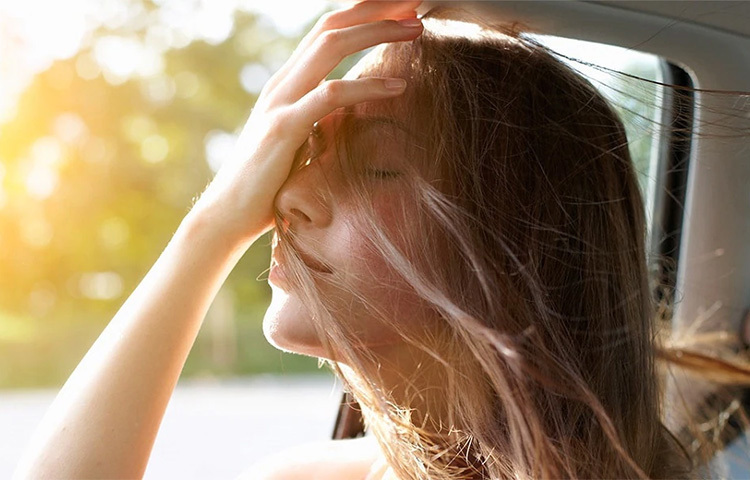 শরীরে সোডিয়াম বেশি হলে: অতিরিক্ত লবণ খাওয়ার ফলে শরীরে সোডিয়ামের মাত্রা বেড়ে যায়। এর ফলে শরীরের বিভিন্ন অংশে ফোলা ভাব দেখা যায়। হার্ট অ্যাটাক হওয়ার আশঙ্কা বেড়ে যায়। ত্বক শুষ্ক হতে শুরু করে। কিডনির সমস্যা দেখা যায়। ঘন ঘন প্রস্রাব পেতে পারে। ছবি: সংগৃহীত