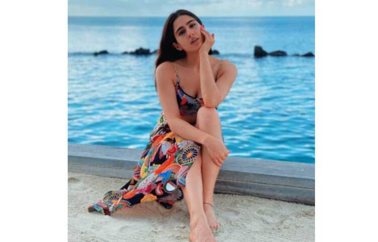 সিনেমার শুটিংয়ের ফাঁকে একটু অবসর পেয়েই মালদ্বীপে ছুটি কাটাতে চলে গিয়েছেন সারা আলি খান। সেখান থেকেই একের পর এক ছবি পোস্ট করতে দেখা যাচ্ছে অভিনেত্রীকে। ছবি: সংগৃহীত
