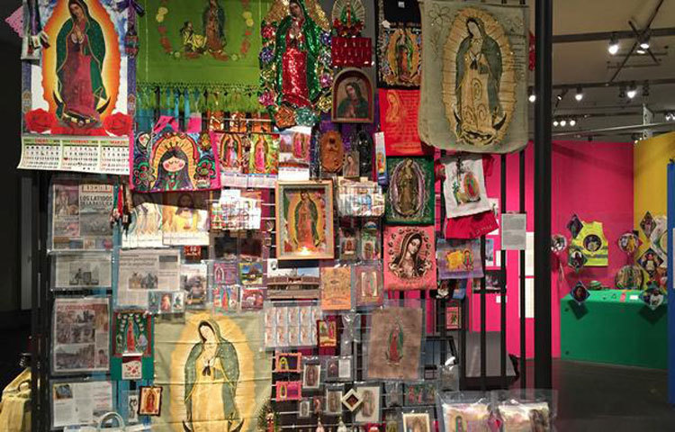 মেক্সিকো সিটি: প্রতিবছরের ডিসেম্বেরে ছয় থেকে আট মিলিয়ন ক্যাথলিক মেক্সিকো সিটিতে তীর্থযাত্রা করেন। তিন দিনের এই যাত্রায় বিভিন্ন ধরনের প্যারেড, পোশাক, নাচ এবং গানের আয়োজন থাকে।