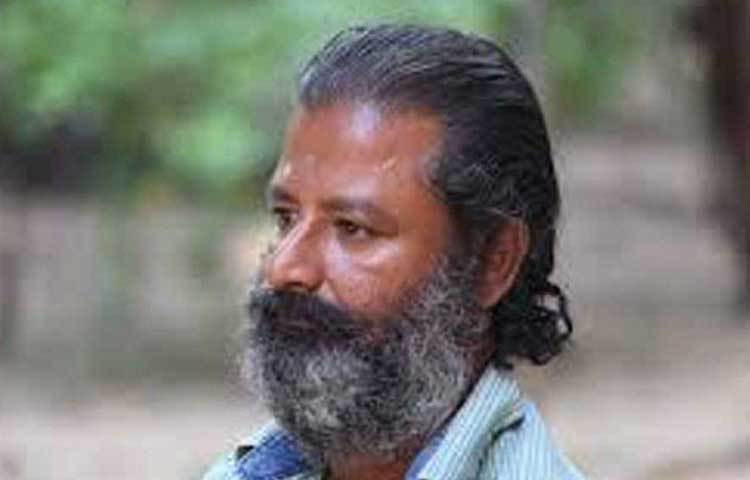 এর কয়েক বছর পর একটা ঘটনা তার জীবন পুরোপুরি পাল্টে দেয়। একদিন ভারত থেকে তার মা ফোনে নিজের অসুস্থতার কথা জানান।