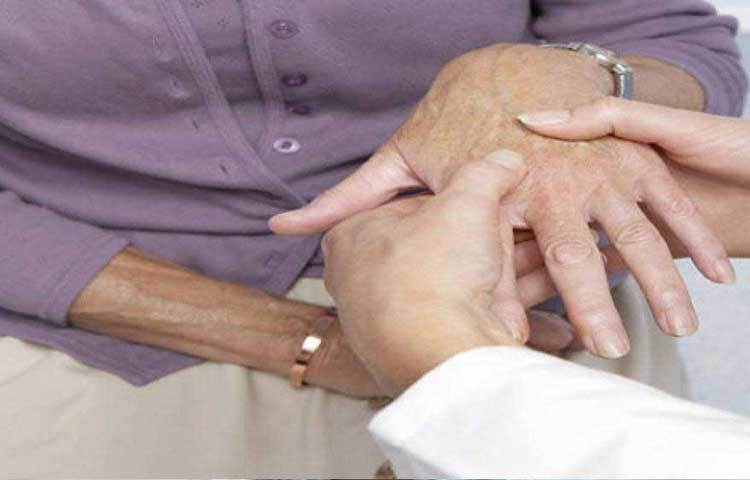 এ রকমই এক কষ্টের রাতে আর সহ্য করতে না পেরে হরি নাথকে ফোন করে কেঁদে ফেলেন তার মা।