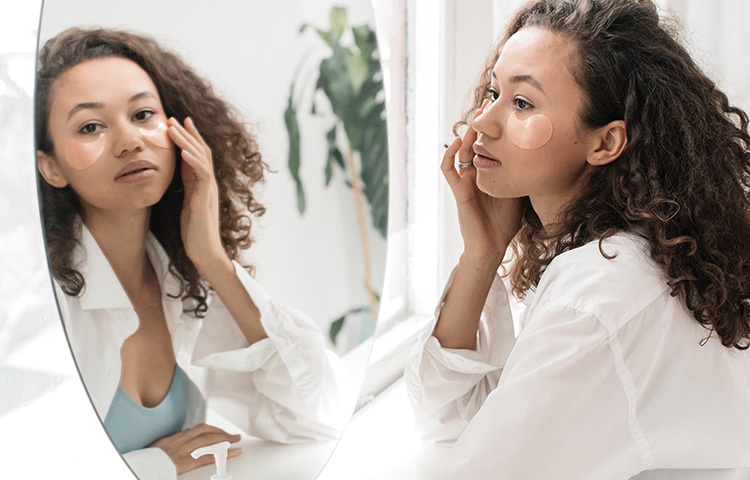 পেরিঅরবিটাল হাইপারপিগমেন্টেশন: সাধারণত ডার্ক সার্কেলকে পেরিঅরবিটাল হাইপারপিগমেন্টেশন বলা হয়ে থাকে। প্রদাহজনিত হাইপারপিগমেন্টেশন, রোদের সংস্পর্শে থাকা বা বংশগত কারণে এই সমস্যা দেখা দিতে পারে। ছবি: সংগৃহীত