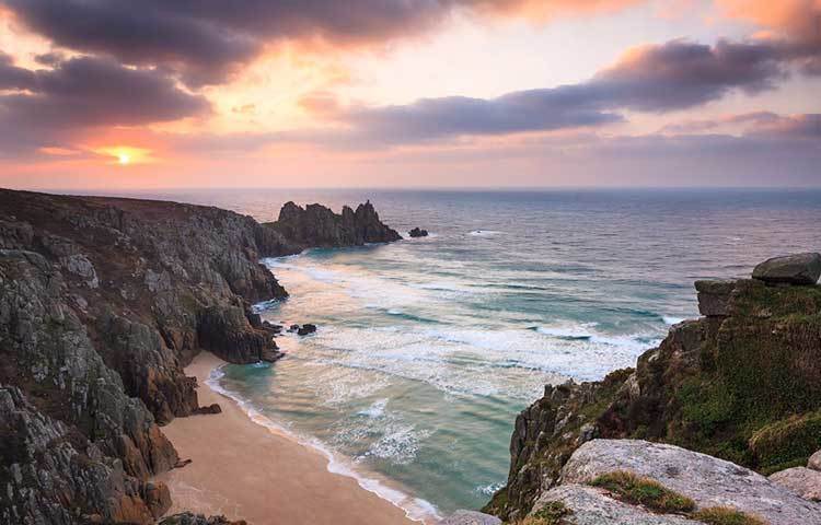 এটি গালাপাগোস দ্বীপের একটি সৈকত। এখানে রয়েছে প্রকৃতির অপার বৈচিত্র্য।