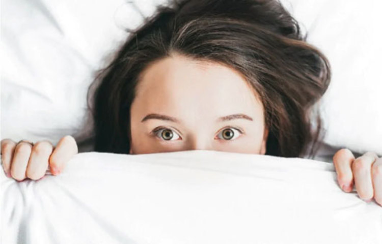 তাহলে কি ডায়াজিপামই একমাত্র দাওয়াই? মনোবিদরা বলছেন কখনই নয়। ব্যাক কাউন্টিং, মনোসংযোগের মতো দাওয়াইয়ের সন্ধান তারা প্রায়ই দিয়ে থাকেন। কিন্তু সাম্প্রতিক অতীতে এক্সপেরিমেন্টাল সাইকোলজি নামের একটি বিখ্যাত জার্নাল ঘুমের দরজা খোলার একটি অসাধারণ পদ্ধতির কথা জানিয়েছেন।