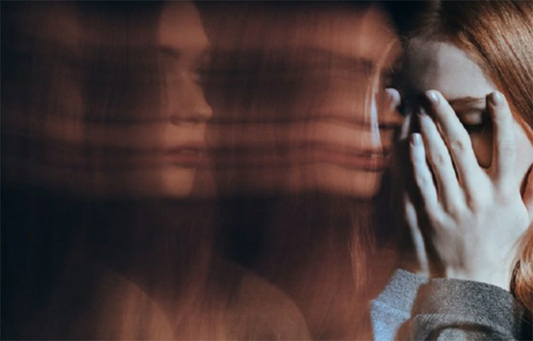 যাদের নারকোলেপ্সির সমস্যা রয়েছে তারা ঘুমনোর আগে বা ঘুম থেকে উঠে অনেক সময়ই হ্যালুসিনেট করেন।