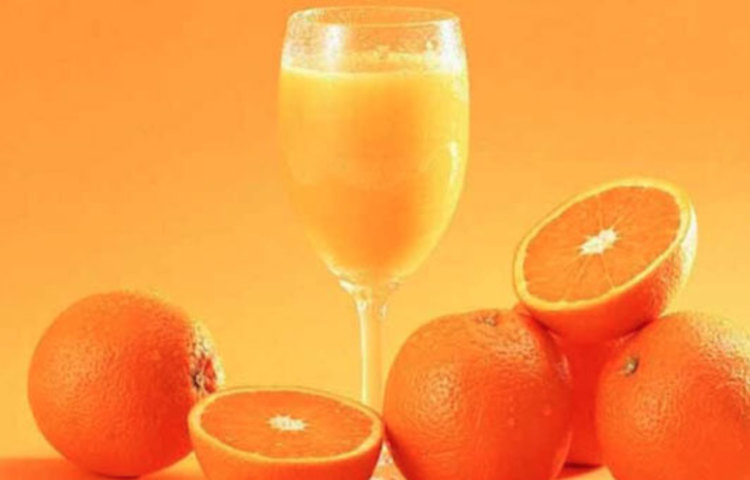 ঘুমোনোর আগে কখনো ফলের রস খাবেন না। চিকিৎসকরা বলছেন এতে হার্টের সমস্যা হতে পারে।