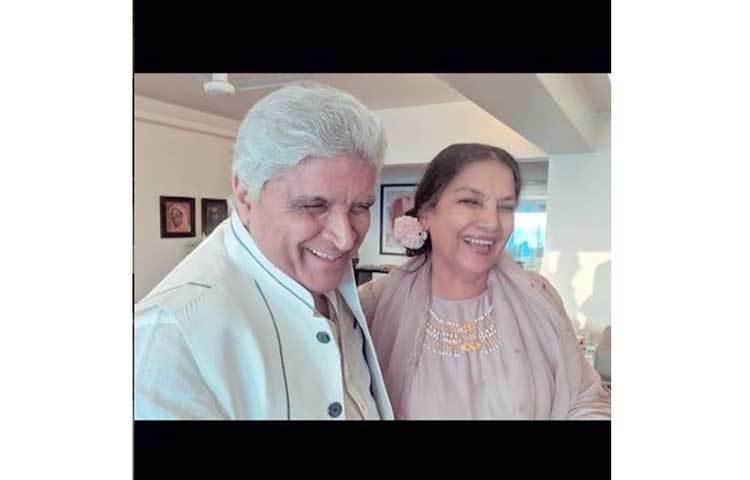 মুম্বাই-পুনে এক্সপ্রেসওয়ে ধরে ফেরার সময় শাবানা আজমির গাড়িতে এসে ধাক্কা দেয় একটি লরি। গুরুতর চোট পান বলিউডের এই বর্ষীয়ান অভিনেত্রী। কোনো ক্রমে তাকে গাড়ি থেকে বের করে এনে গুরুতর অবস্থায় ভর্তি করা হয় হাসপাতালে। সেই থেকেই গুঞ্জন চলছিল।