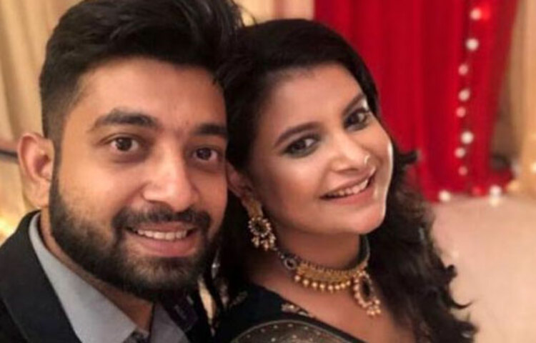 অপু-ফারিয়ার সম্পর্ক তাদের দুই পরিবার জানলে তারাও এতে পূর্ণ সমর্থন দেন। ২০১৯ সালের ফেব্রæয়ারির ১ তারিখে পারিবারিকভাবে বিয়ে হয় তাদের। ছবি: সংগৃহীত