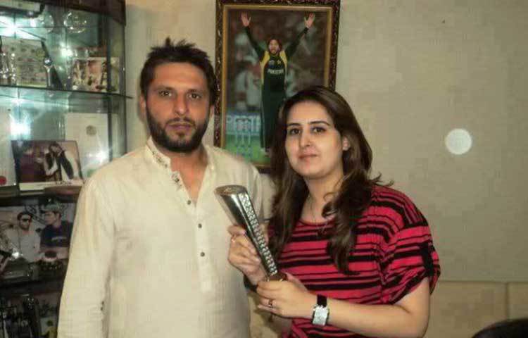 মামাতো বোন নাদিয়ারকে বিয়ে করেছেন শাহীদ আফ্রিদি। দম্পতি চার মেয়ের নাম- আকসা, আনসা, আজওয়া ও আসমারা।