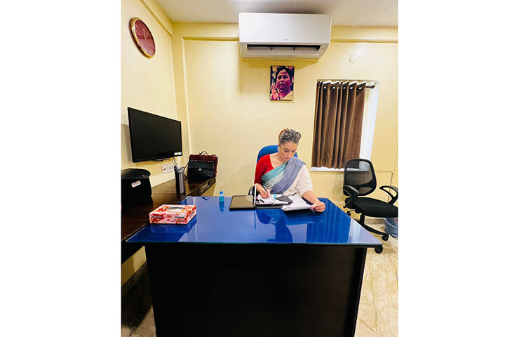 পার্টি অফিসে কাজে মগ্ন সায়ন্তিকা। ছবি: ফেসবুক