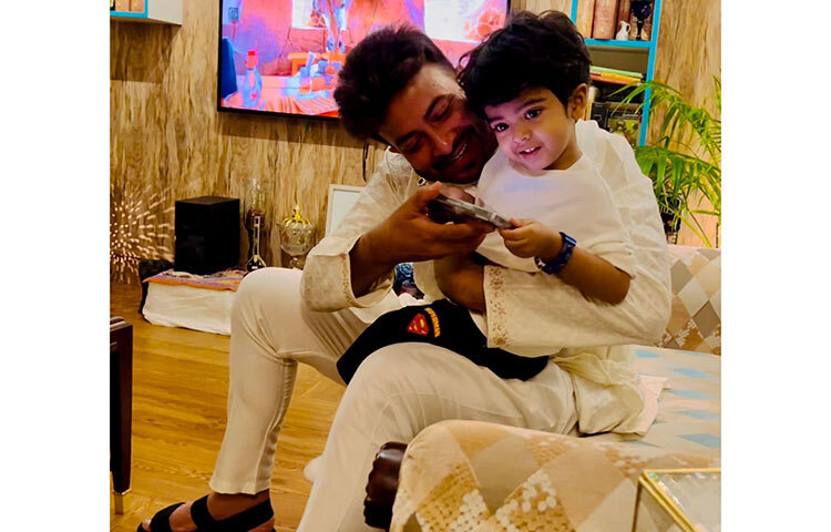 বেবি বাম্পের ছবি প্রকাশের পর আলোচনায় ছিলেন নায়িকা শবনম বুবলী। সবাই কৌতূহলী ছিলেন কবে মা হলেন বুবলী, কে সেই সন্তানের বাবা? ছবি: ফেসবুক