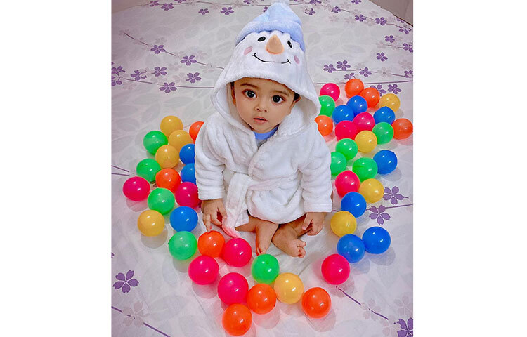 বুবলী আরও লিখেছেন, ‘শেহজাদ খান বীর, আমার এবং শাকিব খান এর সন্তান, আমাদের ছোট্ট রাজপুত্র। আমার সন্তান আমার গর্ব, আমার শক্তি। আপনাদের সবার কাছে আমাদের সন্তানের জন্য দোয়া কামনা করছি। ছবি: ফেসবুক