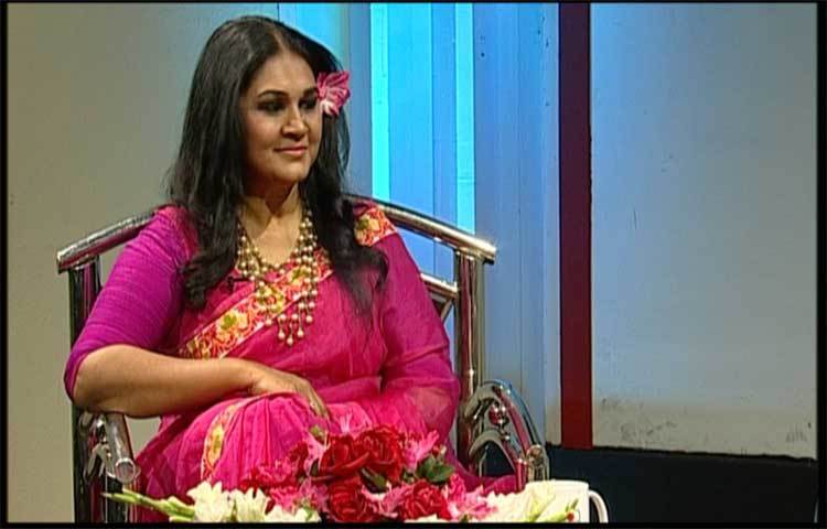 ‘গান আলাপন’ অনুষ্ঠানে সংগীতশিল্পী সামিনা চৌধুরী।