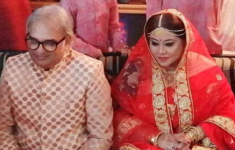 এর আগে তিনি ১৯৯৯ সালে ভারতীয় নির্মাতা অর্ণব ব্যানার্জী রিঙ্গোকে বিয়ে করেন। দুই বছর পর তাদের বিচ্ছেদ ঘটে।