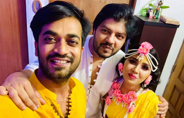 শ্যামলের পাত্রী মাহা শিকদার একটি বেসরকারি বিশ্ববিদ্যালয়ে আইন নিয়ে পড়াশোনা করছেন। তিনি শোবিজেও যাত্রা করেছেন এরই মধ্যে। তাকে দেখা গেছে ছোট পর্দায় অভিনয় করতে।