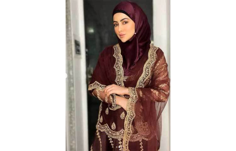 উল্লেখ্য, গত বছরের অক্টোবর সানা খান ফিল্ম ইন্ডাস্ট্রিকে বিদায় জানানোর ঘোষণা করেছিলেন। ছবি: সংগৃহীত