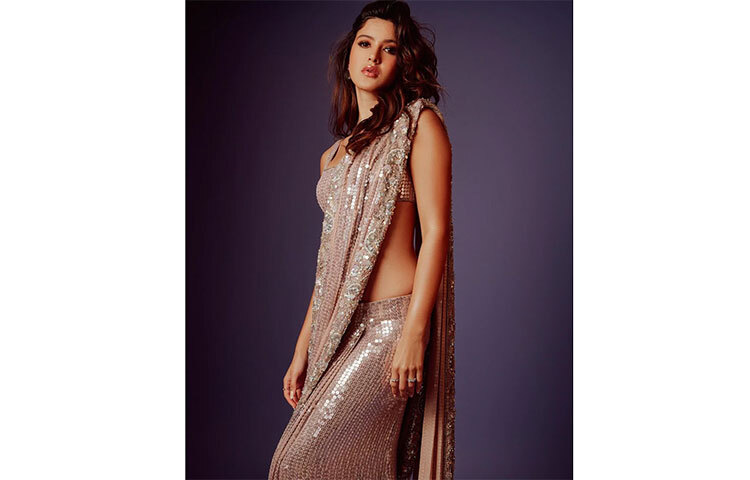 বিভিন্ন উৎসবে শানায়া শাড়ি পরতে বেশি পছন্দ করেন। ছবি: সংগৃহীত